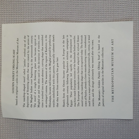 Museum Scarf - Picture 9 of 9